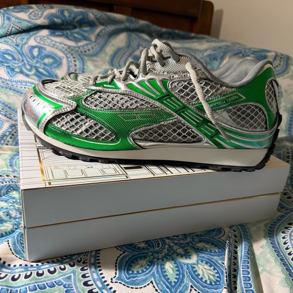 Bottega Veneta Orbits
Size 11
Need Gone
Comes w box
great condition